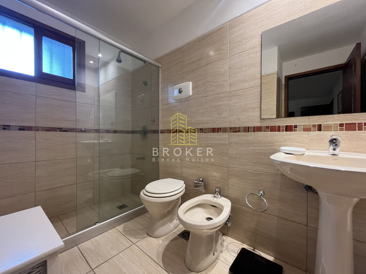 Casa ID.2451/Venta_Casa_de_6_dormitorios_Punta_del_Este_Playa_Mansa_con_Piscina_y_Parrillero_Punta_del_Este_Maldonado_ - Venta Casa de 6 dormitorios Punta del Este Playa Mansa con Piscina y Parrillero Punta del Este Maldonado 