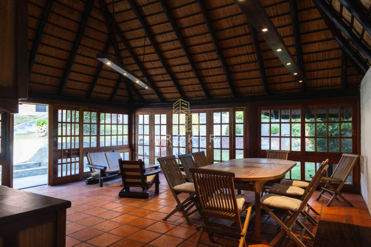 Casa ID.8834/Venta_Casa_Pinares_Punta_del_Este_con_un_amplio_terreno_y_piscina_climatizada - Venta Casa Pinares Punta del Este con un amplio terreno y piscina climatizada