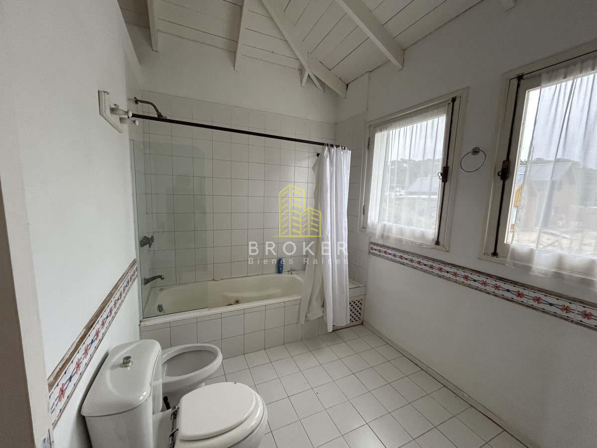 Casa ID.1173/Venta_y_alquiler_de_gran_casa_en_Montoya._Punta_del_Este,_Uruguay._ - Venta y alquiler de gran casa en Montoya. Punta del Este, Uruguay. 