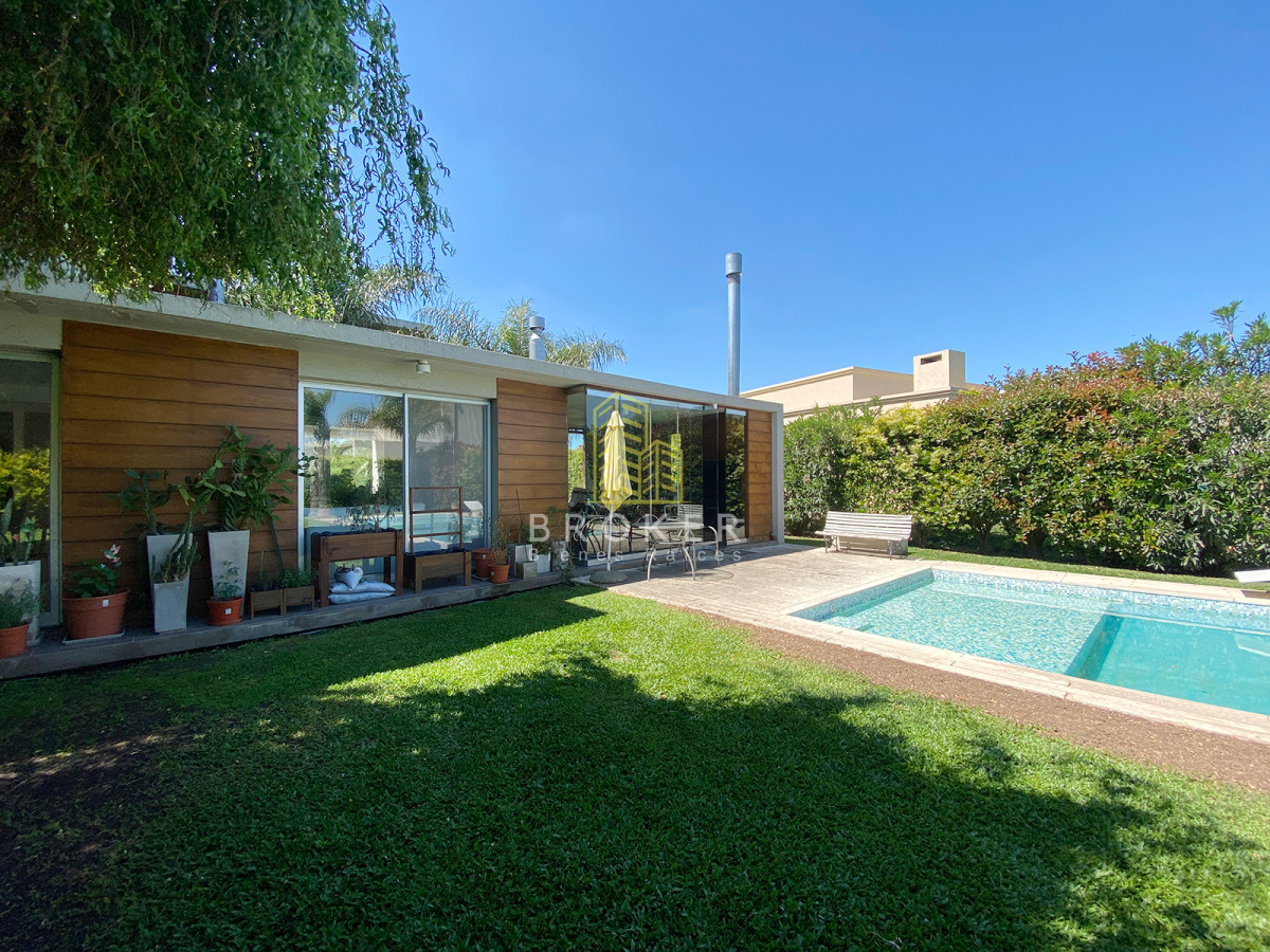 Casa ID.2021/Casa_en_Venta_en_Haras_Santa_María_-_Barrio_Los_Robles - Casa en Venta en Haras Santa María - Barrio Los Robles