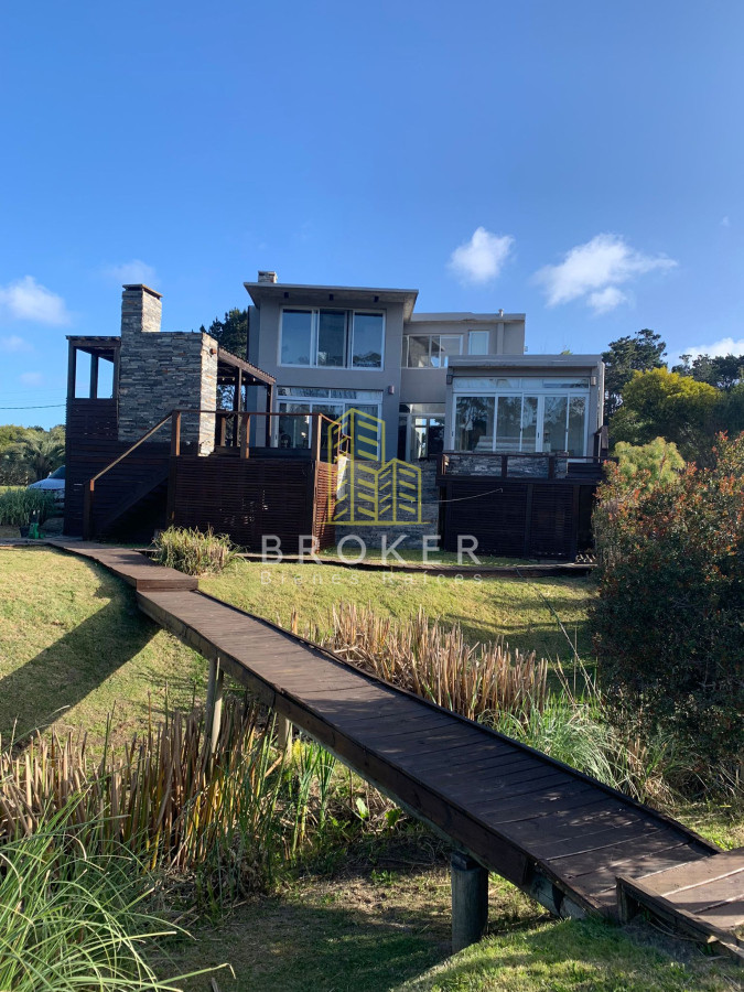 Casa ID.9036/Casa_en_Venta_3_dormitorios_con_vista_al_mar_en_barrio_privado_San_Vicente,_Manantiales - Casa en Venta 3 dormitorios con vista al mar en barrio privado San Vicente, Manantiales