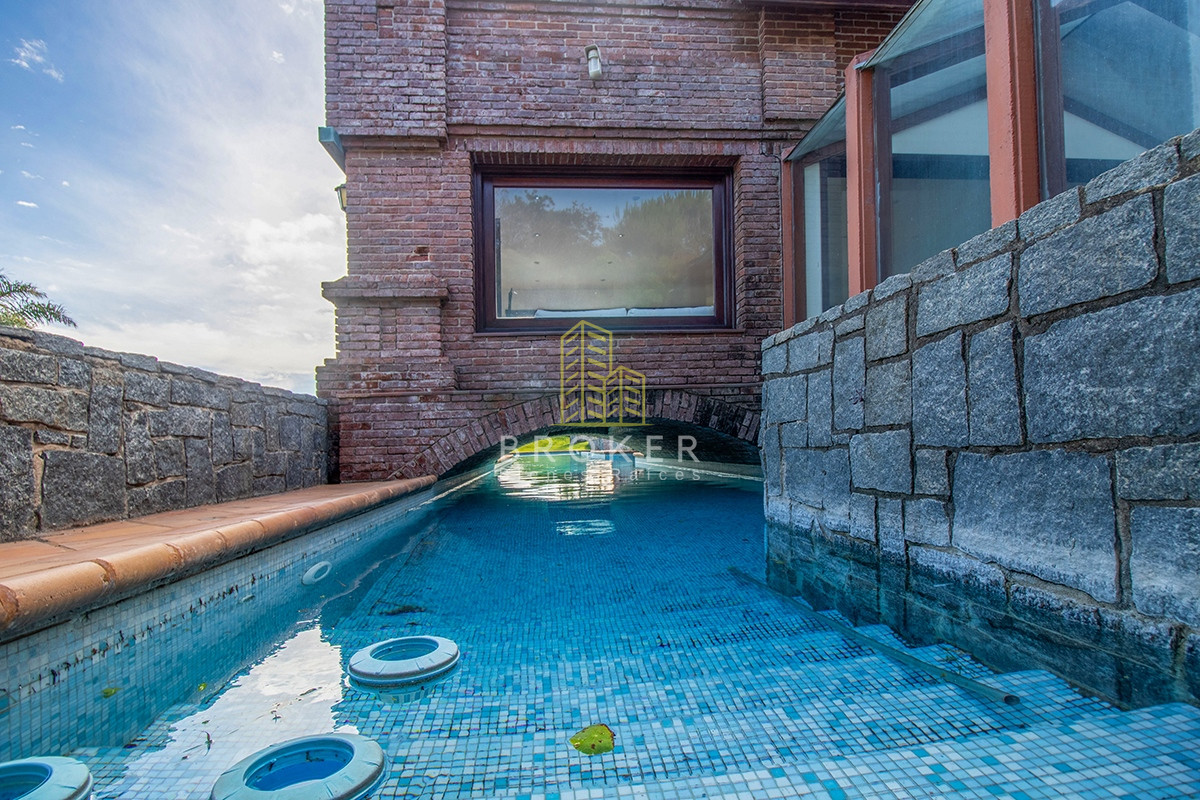 Casa ID.37/Venta_Mansión_frente_al_mar_en_Punta_Del_Este_Playa_Mansa - Venta Mansión frente al mar en Punta Del Este Playa Mansa