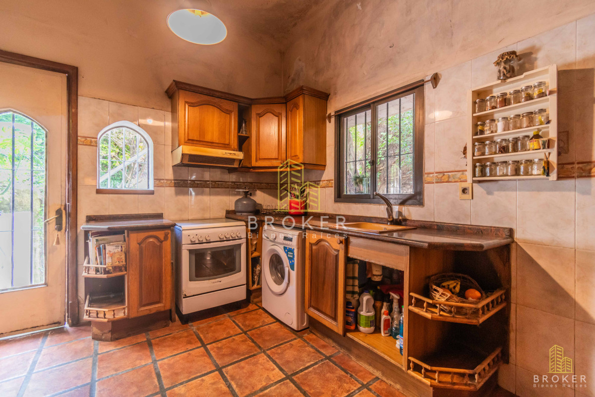 Casa ID.1913/Venta_Casa_de_4_Dormitorios_en_Pocitos._Montevideo_Uruguay. - Venta Casa de 4 Dormitorios en Pocitos. Montevideo Uruguay.