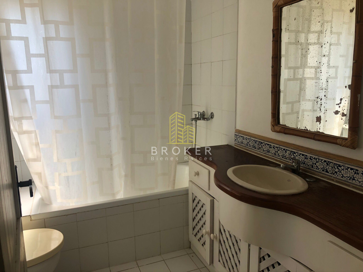 Casa ID.1173/Venta_y_alquiler_de_gran_casa_en_Montoya._Punta_del_Este,_Uruguay._ - Venta y alquiler de gran casa en Montoya. Punta del Este, Uruguay. 