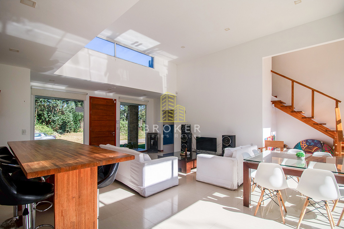 Casa ID.1833/Oportunidad_casa_en_venta_tres_dormitorios_en_Marly._Punta_del_Este,_Uruguay. - Venta Casa Punta del Este tres dormitorios piscina nueva! Zona Marly!