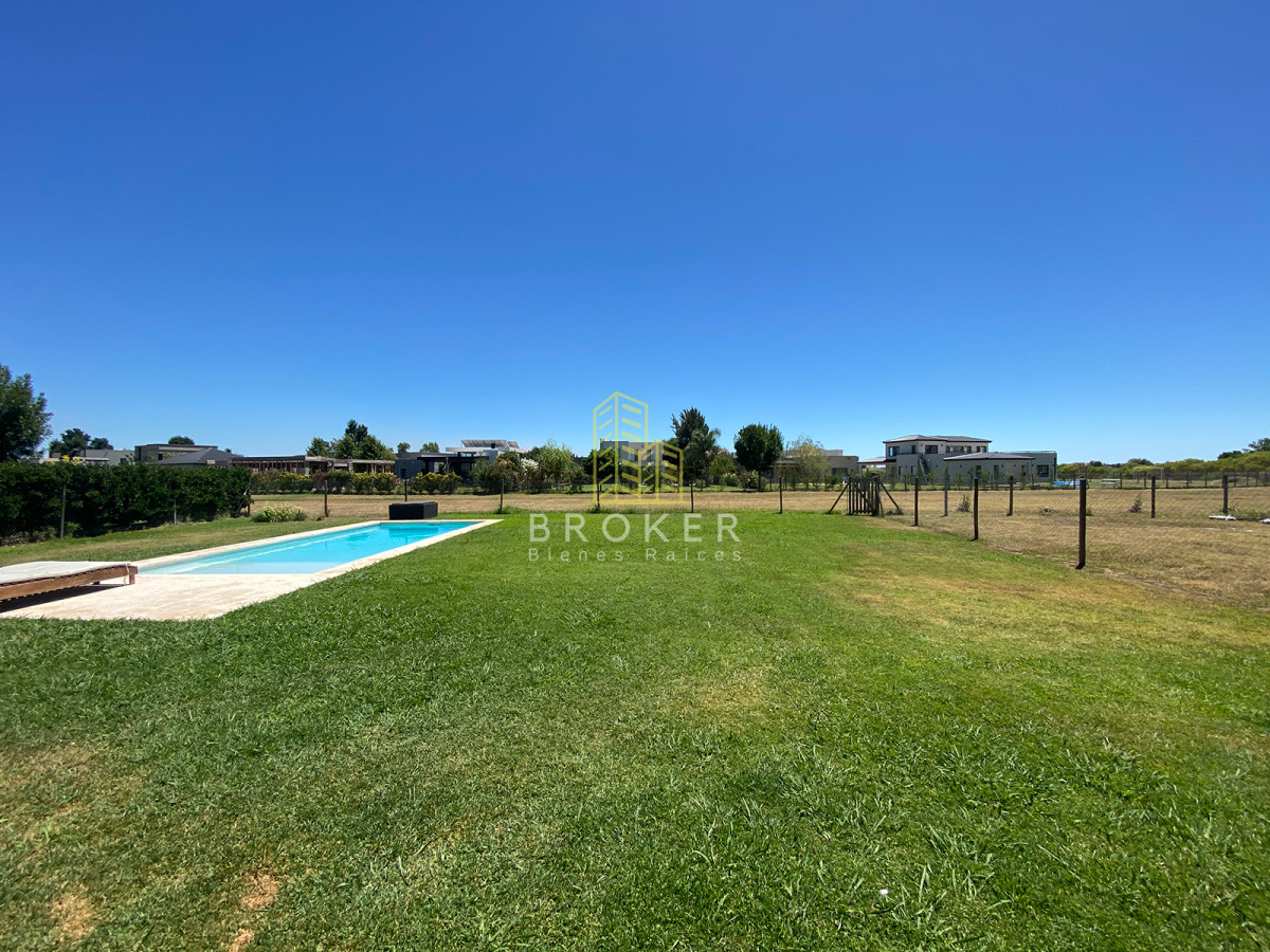 Casa ID.2220/Casa_en_Venta_en_Haras_Santa_María_-_Barrio_Molino - Casa en Venta en Haras Santa María - Barrio Molino