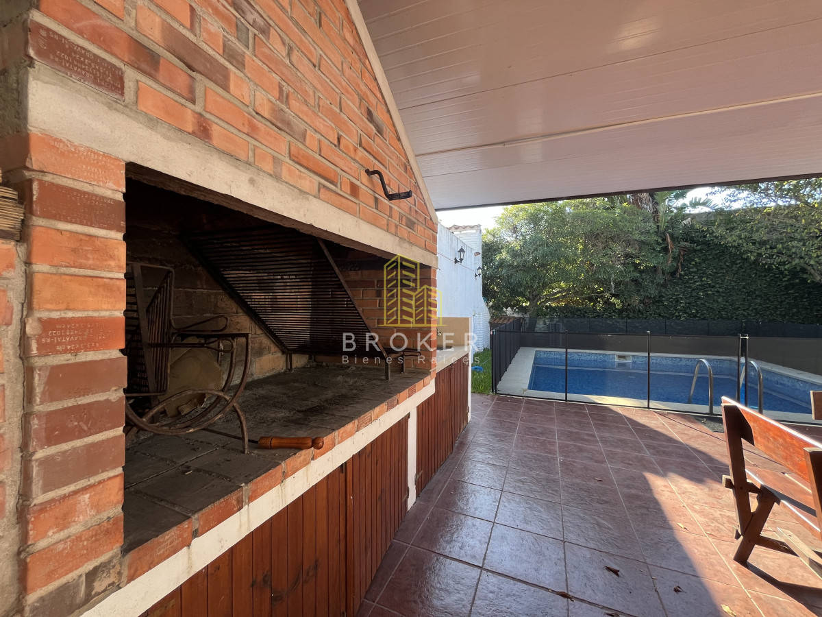 Casa ID.2451/Venta_Casa_de_6_dormitorios_Punta_del_Este_Playa_Mansa_con_Piscina_y_Parrillero_Punta_del_Este_Maldonado_ - Venta Casa de 6 dormitorios Punta del Este Playa Mansa con Piscina y Parrillero Punta del Este Maldonado 