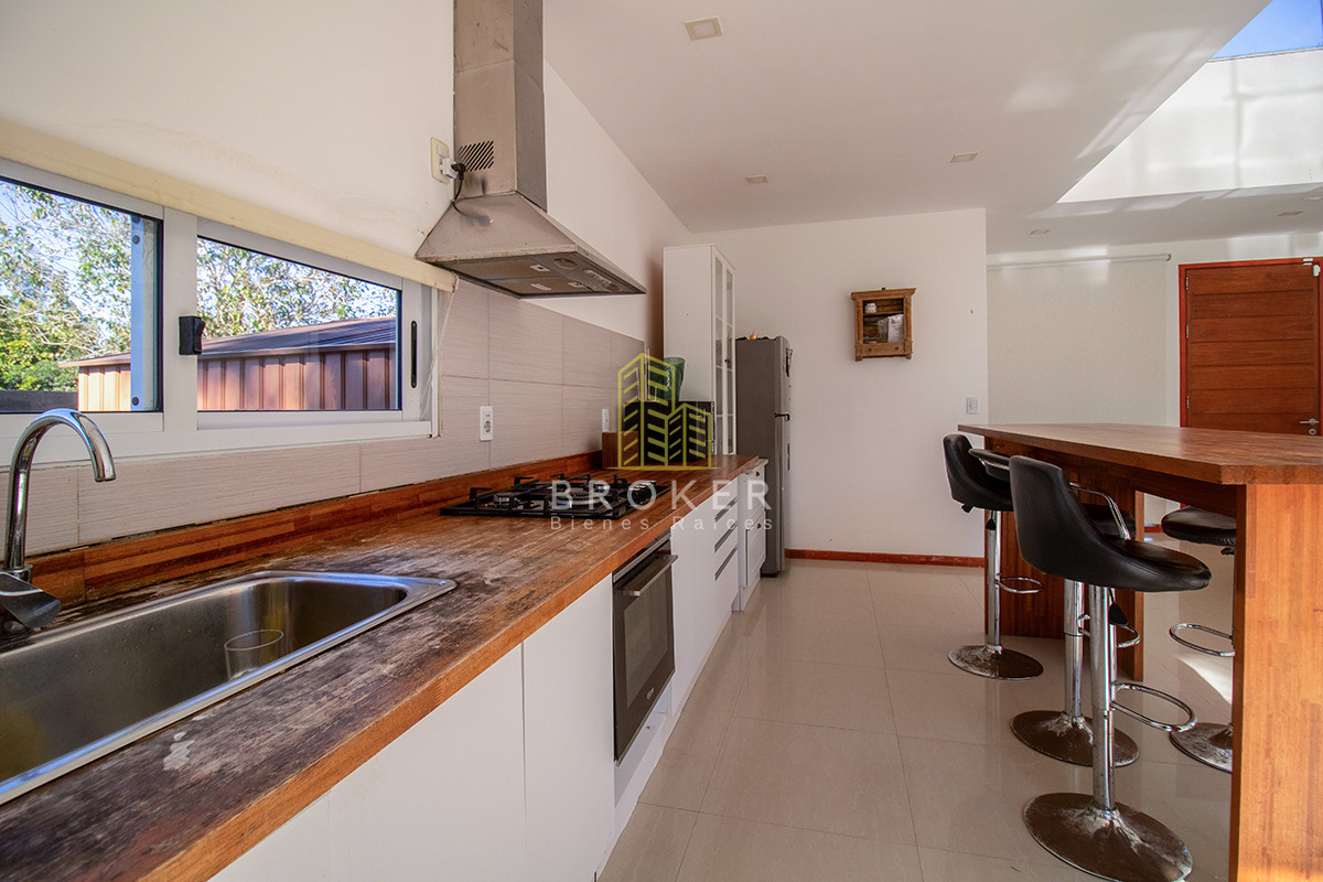 Casa ID.1833/Oportunidad_casa_en_venta_tres_dormitorios_en_Marly._Punta_del_Este,_Uruguay. - Venta Casa Punta del Este tres dormitorios piscina nueva! Zona Marly!