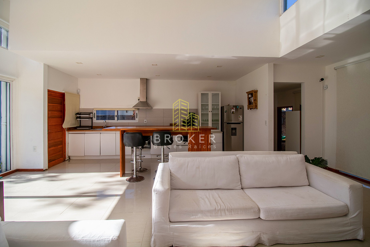 Casa ID.1833/Oportunidad_casa_en_venta_tres_dormitorios_en_Marly._Punta_del_Este,_Uruguay. - Venta Casa Punta del Este tres dormitorios piscina nueva! Zona Marly!