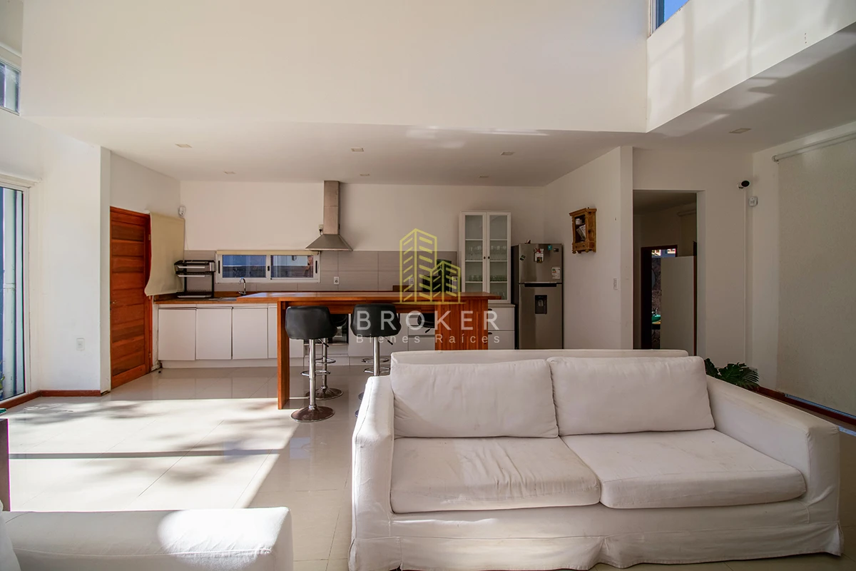 Casa ID.1833/Oportunidad_casa_en_venta_tres_dormitorios_en_Marly._Punta_del_Este,_Uruguay. - Venta Casa Punta del Este tres dormitorios piscina nueva! Zona Marly!