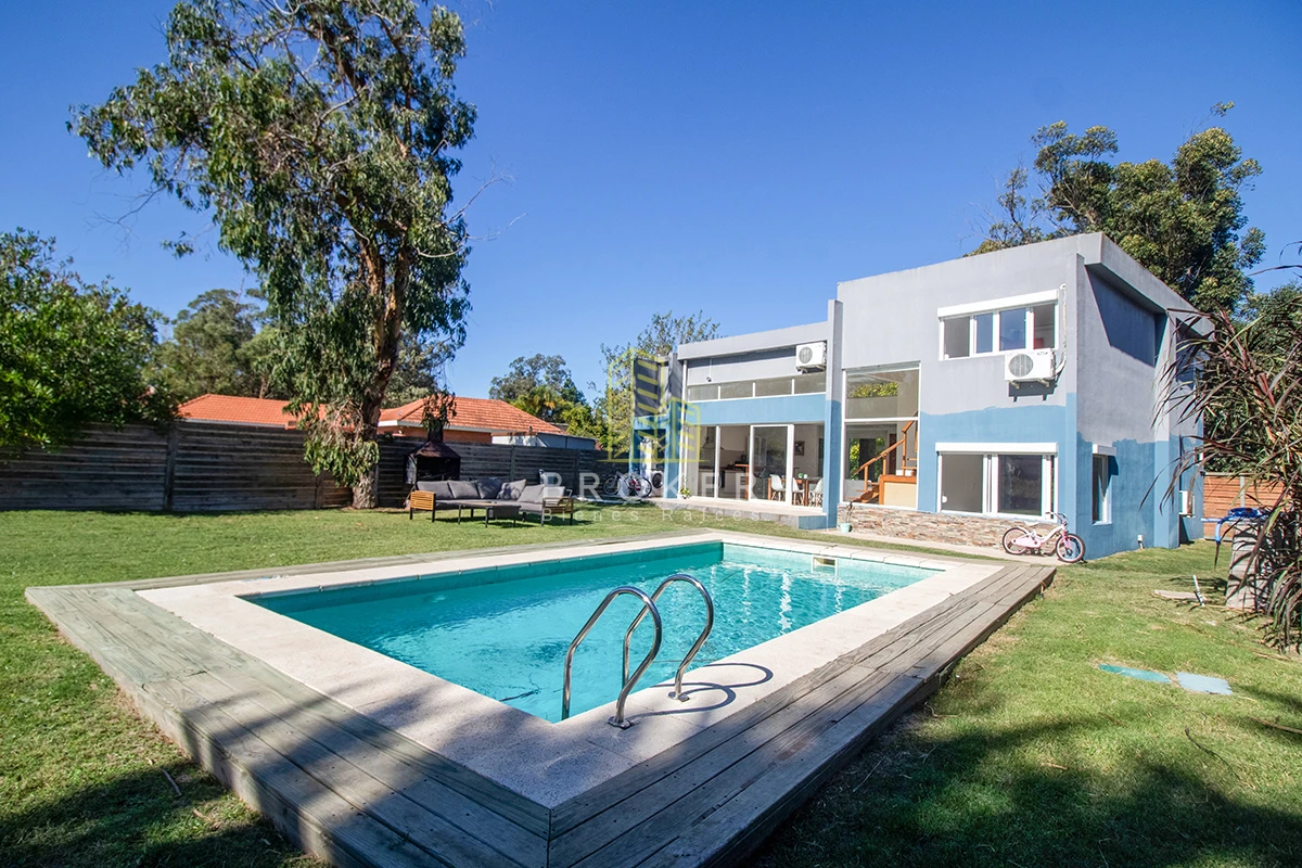 Casa ID.1833/Oportunidad_casa_en_venta_tres_dormitorios_en_Marly._Punta_del_Este,_Uruguay. - Venta Casa Punta del Este tres dormitorios piscina nueva! Zona Marly!