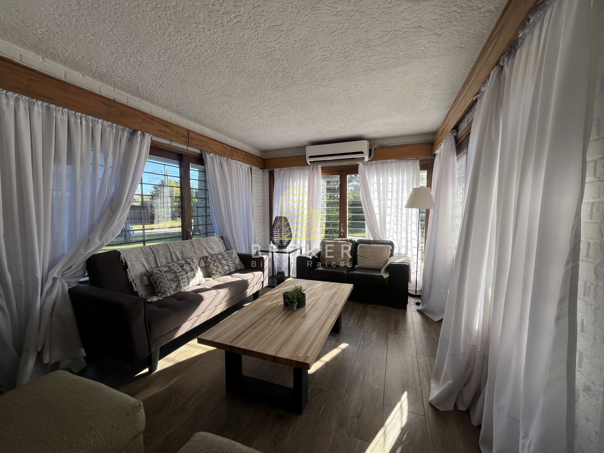 Casa ID.9252/Venta_Casa_Punta_del_Este_4_dormitorios_en_Barrio_Marly_Punta_del_Este_con_piscina_ - Venta Casa Punta del Este 4 dormitorios en Barrio Marly Punta del Este con piscina 