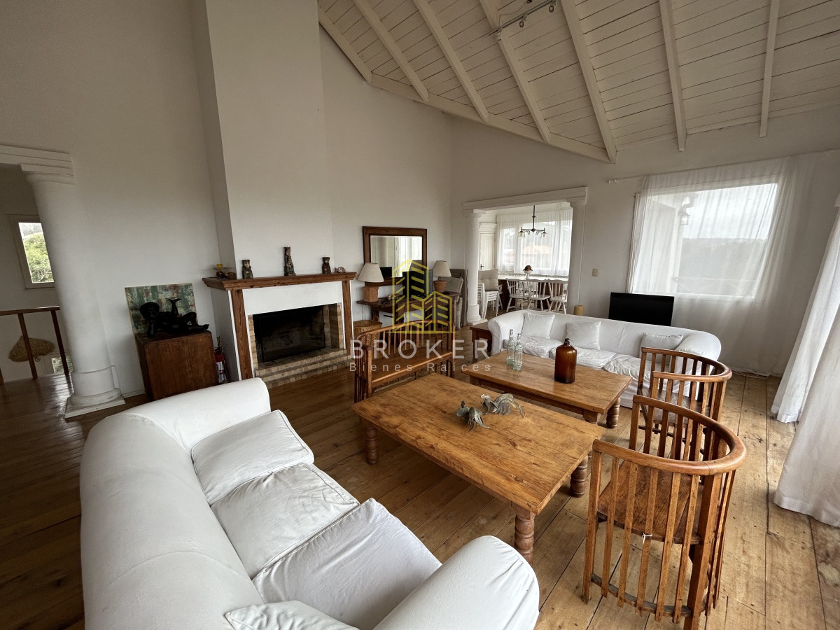 Casa ID.1173/Venta_y_alquiler_de_gran_casa_en_Montoya._Punta_del_Este,_Uruguay._ - Venta y alquiler de gran casa en Montoya. Punta del Este, Uruguay. 