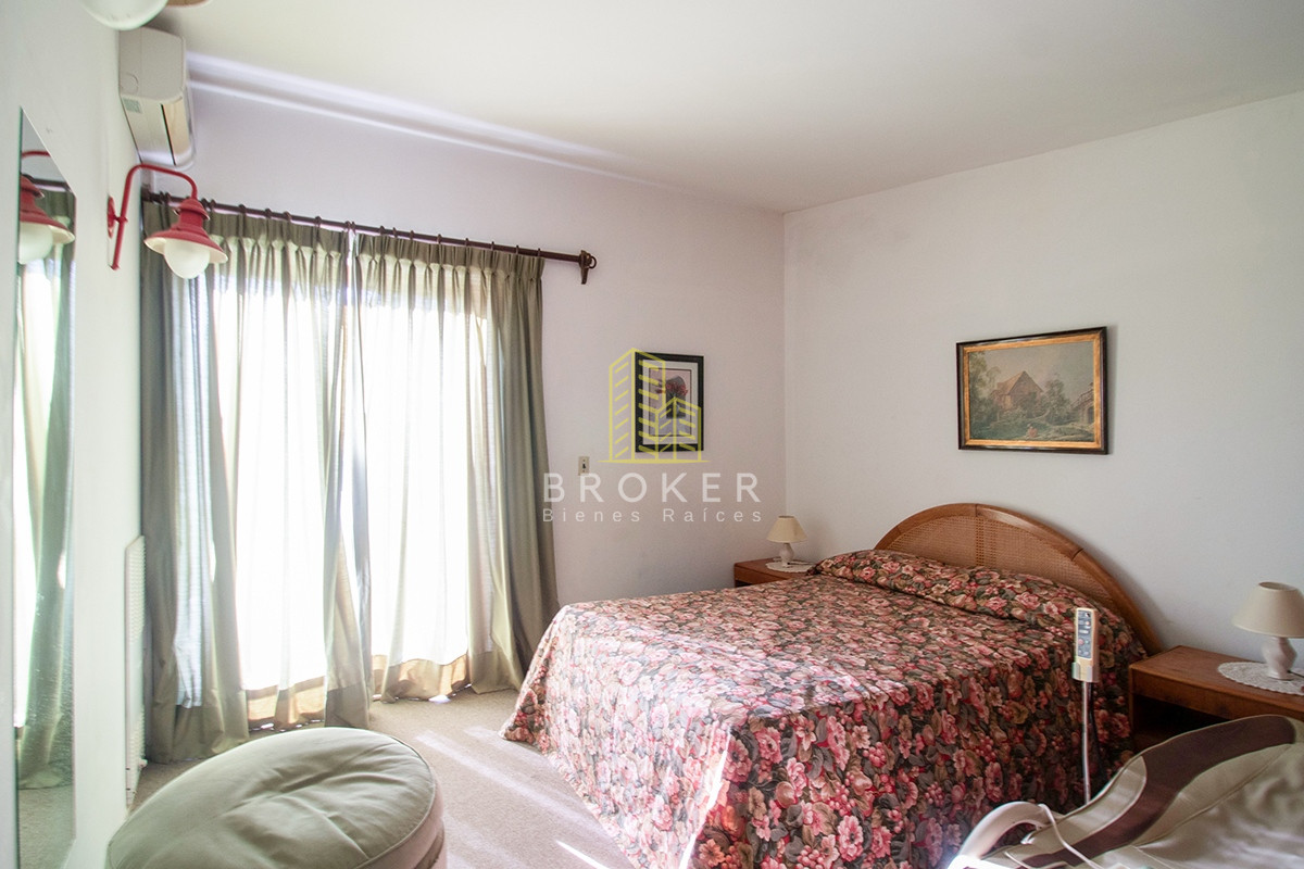Casa ID.571/Venta_de_Casa_4_dormitorio_Playa_Mansa - Venta de Casa 4 dormitorio con Piscina Climatizada Playa Mansa. . Punta del Este, Uruguay.