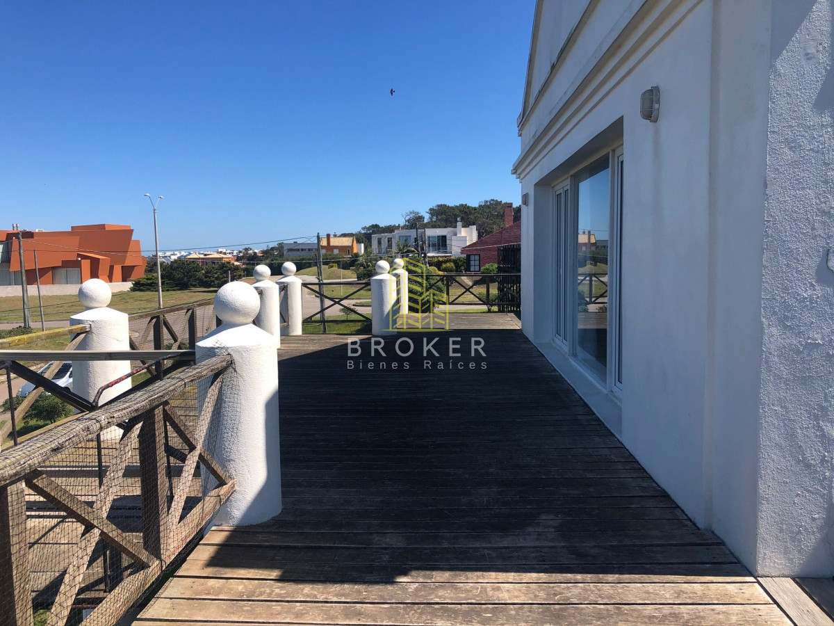 Casa ID.1173/Venta_y_alquiler_de_gran_casa_en_Montoya._Punta_del_Este,_Uruguay._ - Venta y alquiler de gran casa en Montoya. Punta del Este, Uruguay. 