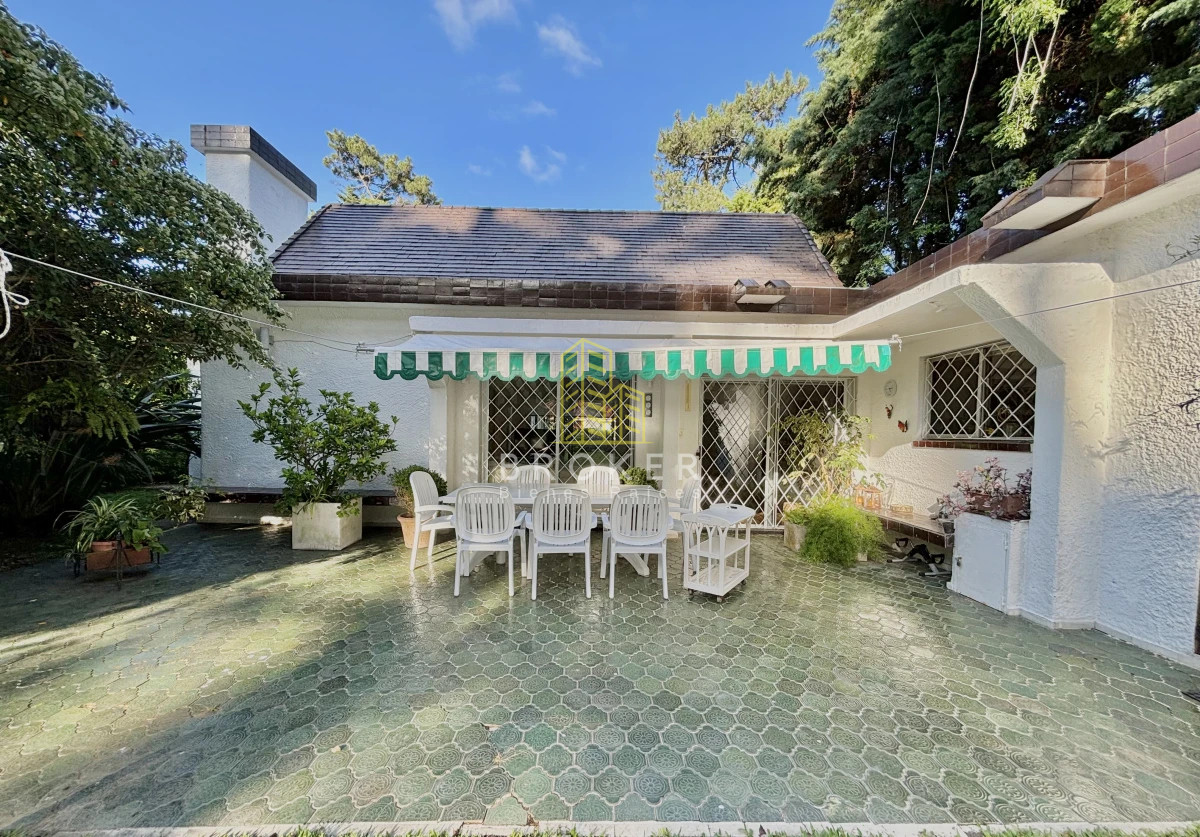 Casa ID.9226/Venta_casa_punta_del_este_4_dormitorios_mas_servicio_Cantegril_piscina - Venta casa punta del este 4 dormitorios mas servicio Cantegril piscina