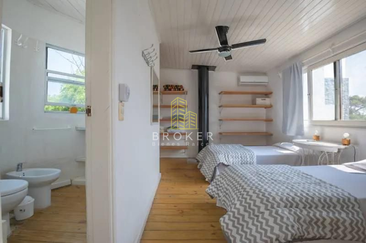 Casa ID.8846/Venta_de_amplia_casa_en_el_corazon_de_la_barra,_Punta_del_Este. - Venta de amplia casa en el corazon de la barra, Punta del Este.