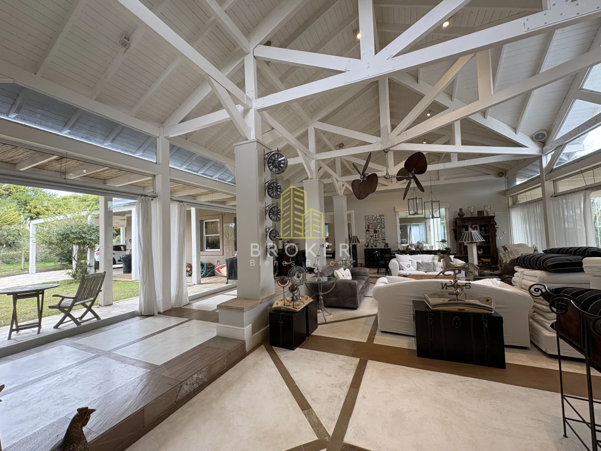 Casa ID.76/Venta_Casa_La_Barra_Punta_Del_Este_Broker_ - Venta De Icónica Casa de Lujo en la Barra, una casa de revista de gran nivel 