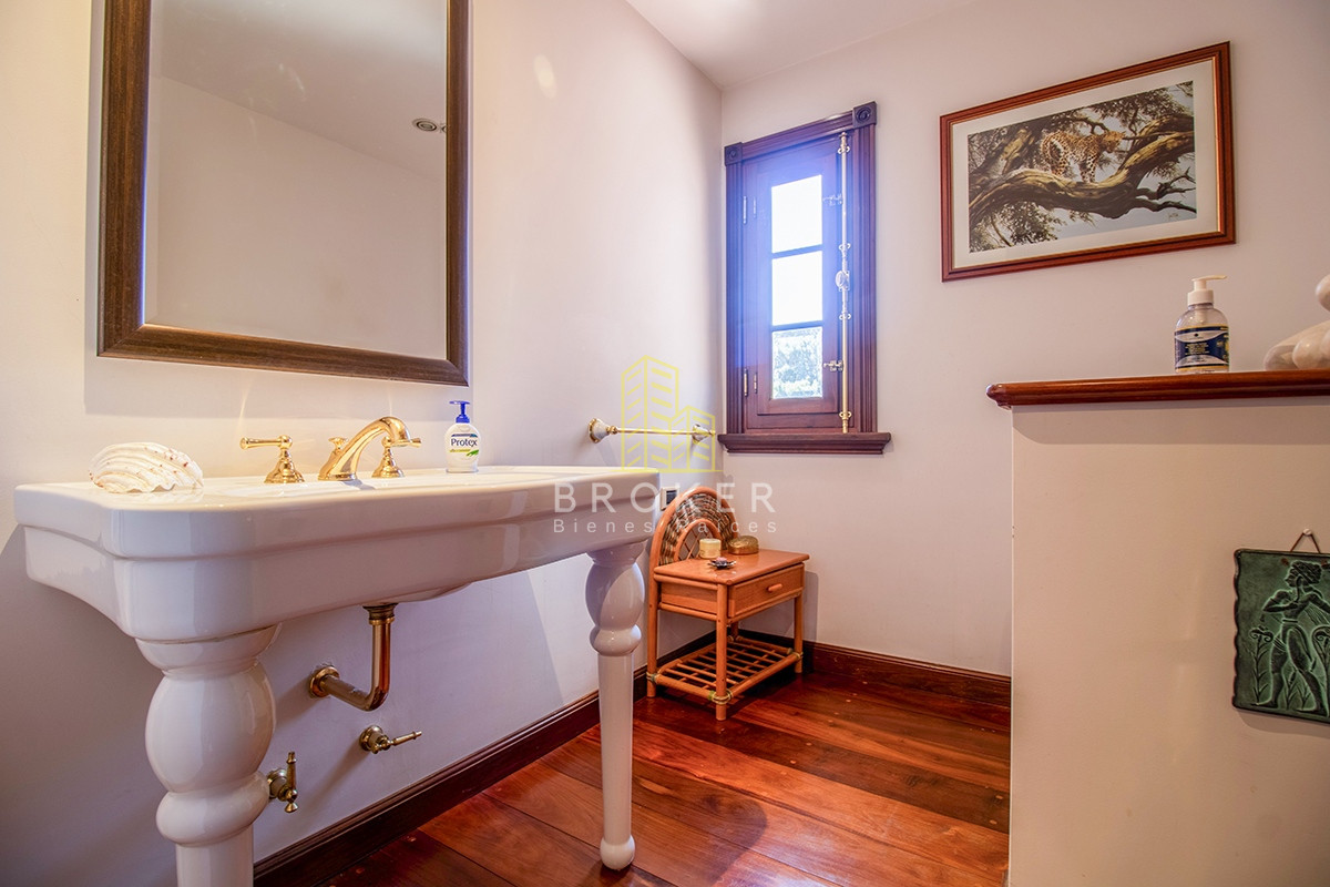Casa ID.37/Venta_Mansión_frente_al_mar_en_Punta_Del_Este_Playa_Mansa - Venta Mansión frente al mar en Punta Del Este Playa Mansa