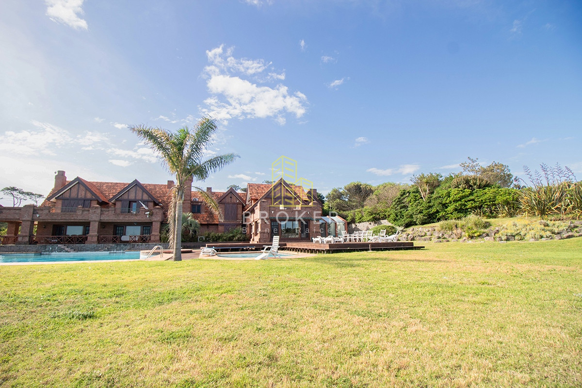 Casa ID.37/Venta_Mansión_frente_al_mar_en_Punta_Del_Este_Playa_Mansa - Venta Mansión frente al mar en Punta Del Este Playa Mansa