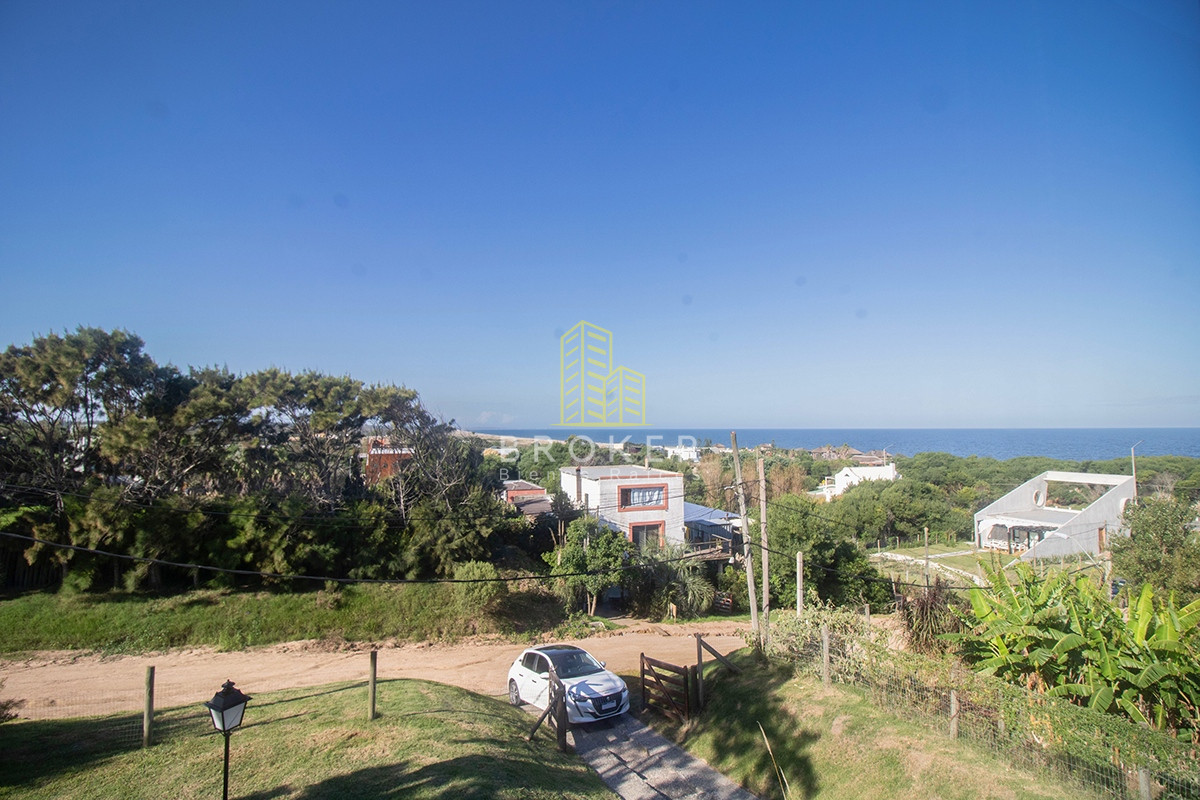Casa ID.1099/Venta_de_casa_de_4_dormitorios_mas_dependencia_en_el_Chorro._._Punta_del_Este,_Uruguay. - Venta de casa de 4 dormitorios mas dependencia en el Chorro. . Punta del Este, Uruguay.