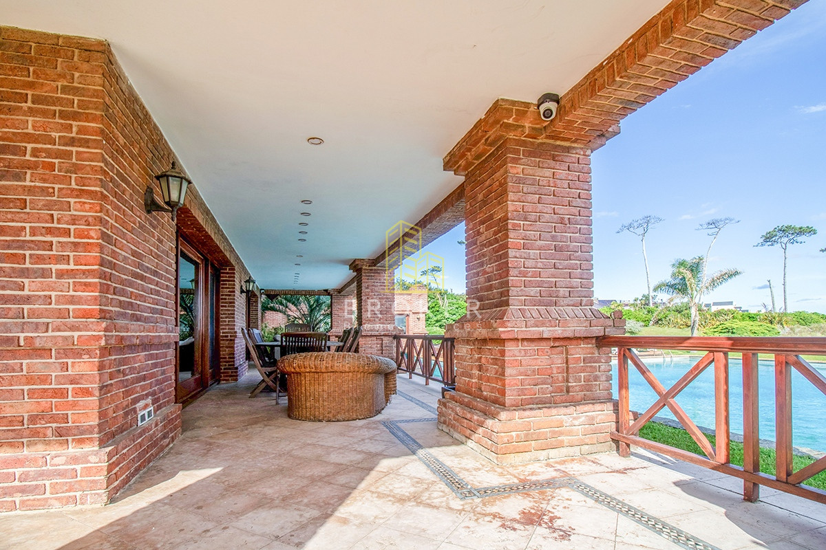 Casa ID.37/Venta_Mansión_frente_al_mar_en_Punta_Del_Este_Playa_Mansa - Venta Mansión frente al mar en Punta Del Este Playa Mansa