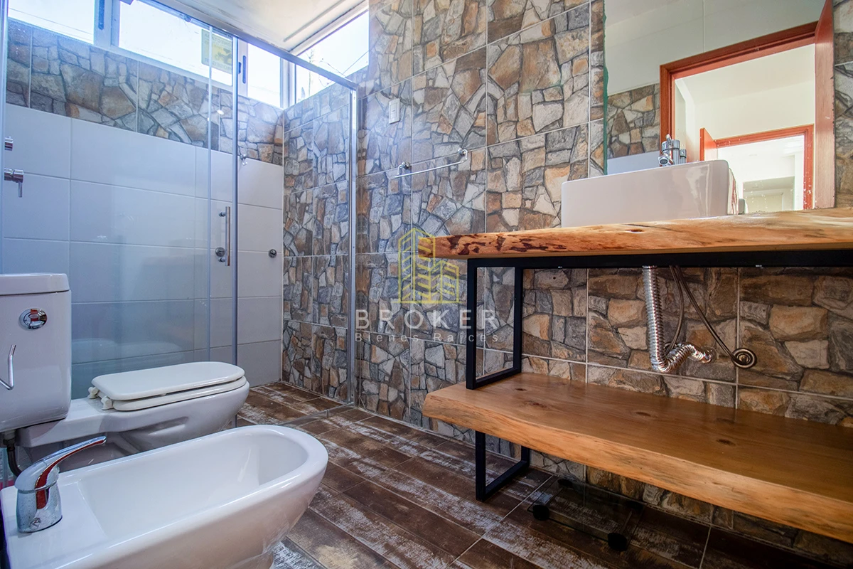 Casa ID.1833/Oportunidad_casa_en_venta_tres_dormitorios_en_Marly._Punta_del_Este,_Uruguay. - Venta Casa Punta del Este tres dormitorios piscina nueva! Zona Marly!