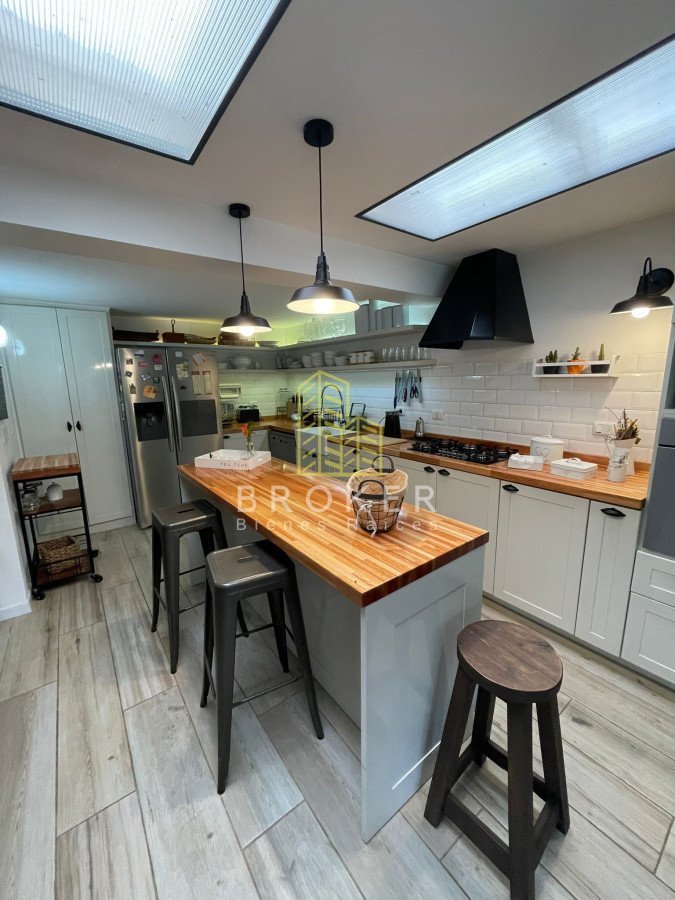 Casa ID.8845/Alquiler_hermosa_y_amplia_casa_con_pileta_climatizada_en_San_Rafael,_Punta_del_Este - Alquiler hermosa y amplia casa con pileta climatizada en San Rafael, Punta del Este