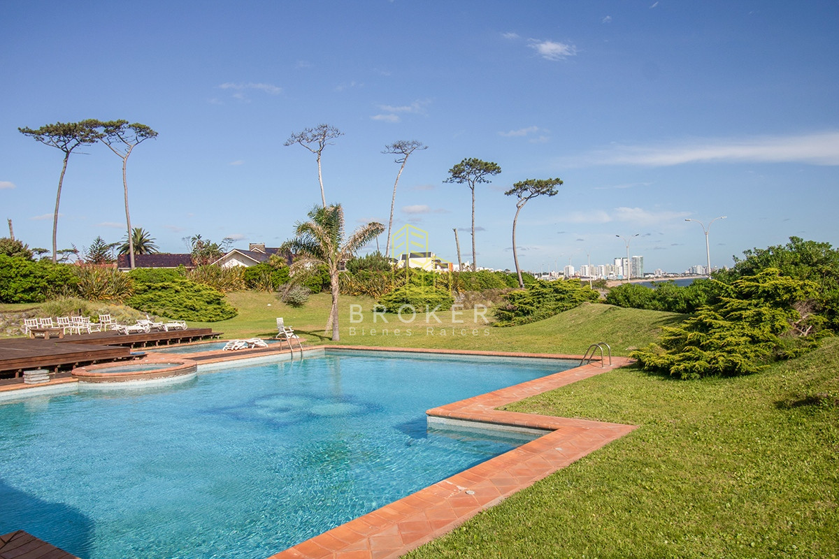 Casa ID.37/Venta_Mansión_frente_al_mar_en_Punta_Del_Este_Playa_Mansa - Venta Mansión frente al mar en Punta Del Este Playa Mansa