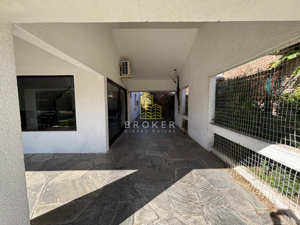 Casa ID.8747/Alquiler_anual_casa_en_zona_Playa_Mansa - Alquiler anual casa en zona Playa Mansa