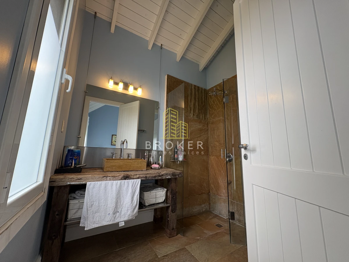 Casa ID.76/Venta_Casa_La_Barra_Punta_Del_Este_Broker_ - Venta De Icónica Casa de Lujo en la Barra, una casa de revista de gran nivel 