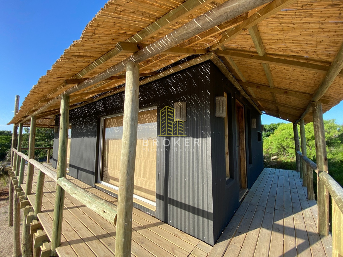 Casa ID.1169/Venta_de_cabaña_en_El_Tesoro._Punta_del_Este,_Uruguay. - Venta de cabaña en El Tesoro. Punta del Este, Uruguay.