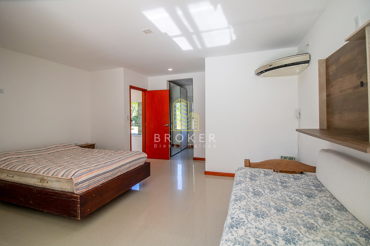 Casa ID.1833/Oportunidad_casa_en_venta_tres_dormitorios_en_Marly._Punta_del_Este,_Uruguay. - Venta Casa Punta del Este tres dormitorios piscina nueva! Zona Marly!