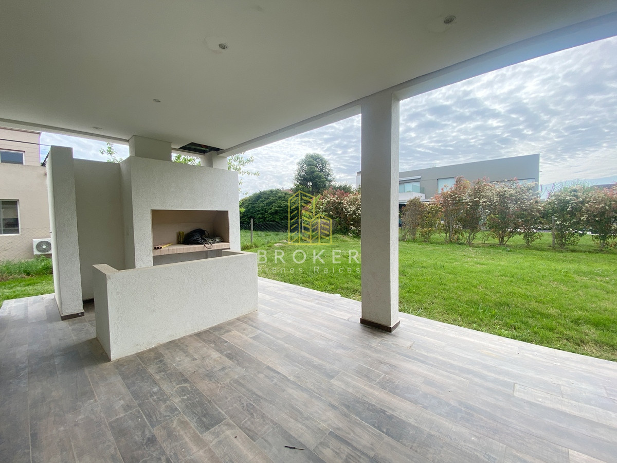 Casa ID.1900/Casa_a_Estrenar_en_Venta_en_Haras_Santa_María_-_Barrio_Los_Eucaliptos - Casa a Estrenar en Venta en Haras Santa María - Barrio Los Eucaliptos