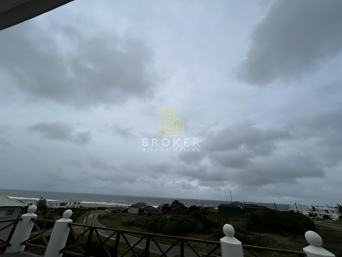 Casa ID.1173/Venta_y_alquiler_de_gran_casa_en_Montoya._Punta_del_Este,_Uruguay._ - Venta y alquiler de gran casa en Montoya. Punta del Este, Uruguay. 