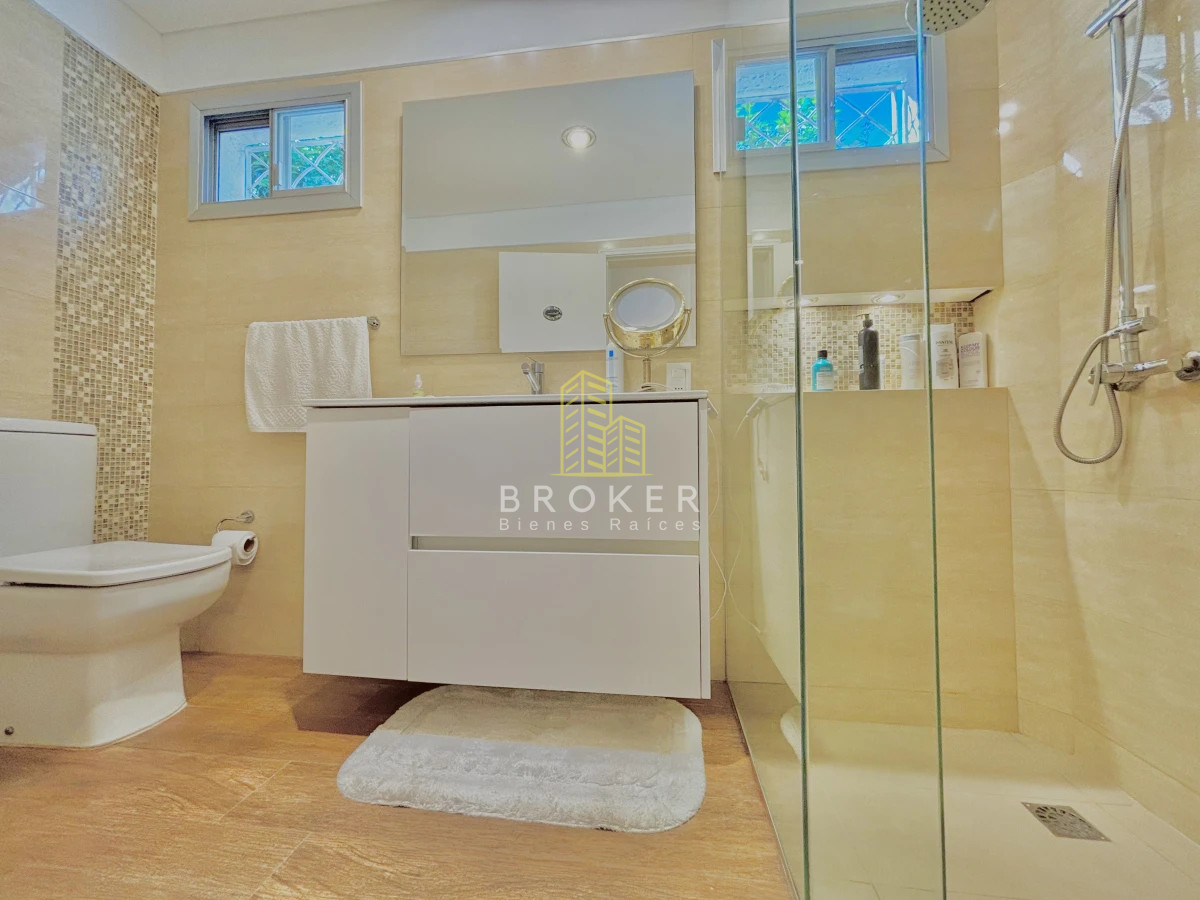 Casa ID.9226/Venta_casa_punta_del_este_4_dormitorios_mas_servicio_Cantegril_piscina - Venta casa punta del este 4 dormitorios mas servicio Cantegril piscina