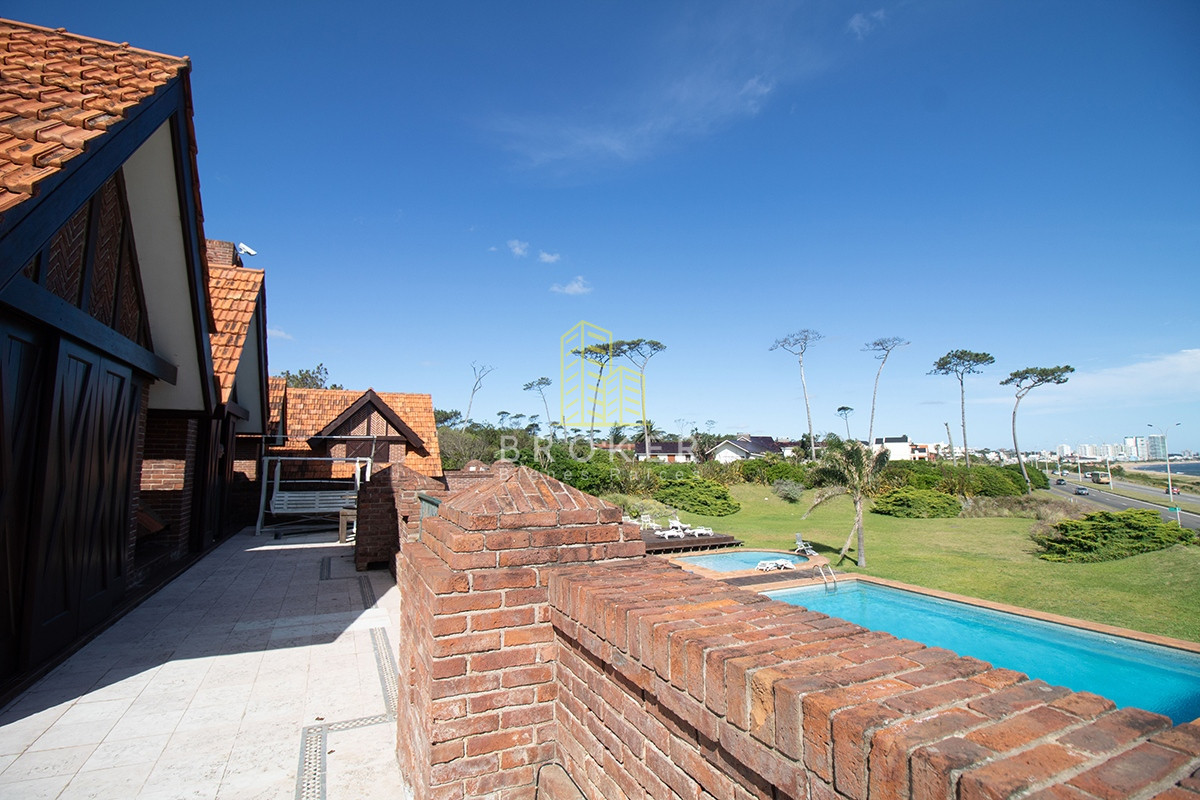 Casa ID.37/Venta_Mansión_frente_al_mar_en_Punta_Del_Este_Playa_Mansa - Venta Mansión frente al mar en Punta Del Este Playa Mansa