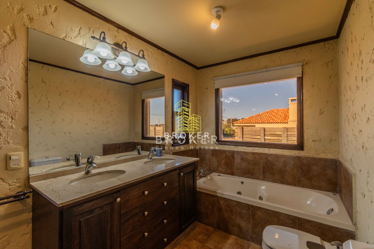 Casa ID.573/Venta_de_Casa_en_Piriapolis_San_Francisco_frente_al_mar!_3_dormitorios! - Venta de Casa en Piriapolis San Francisco frente al mar! 4 dormitorios!
