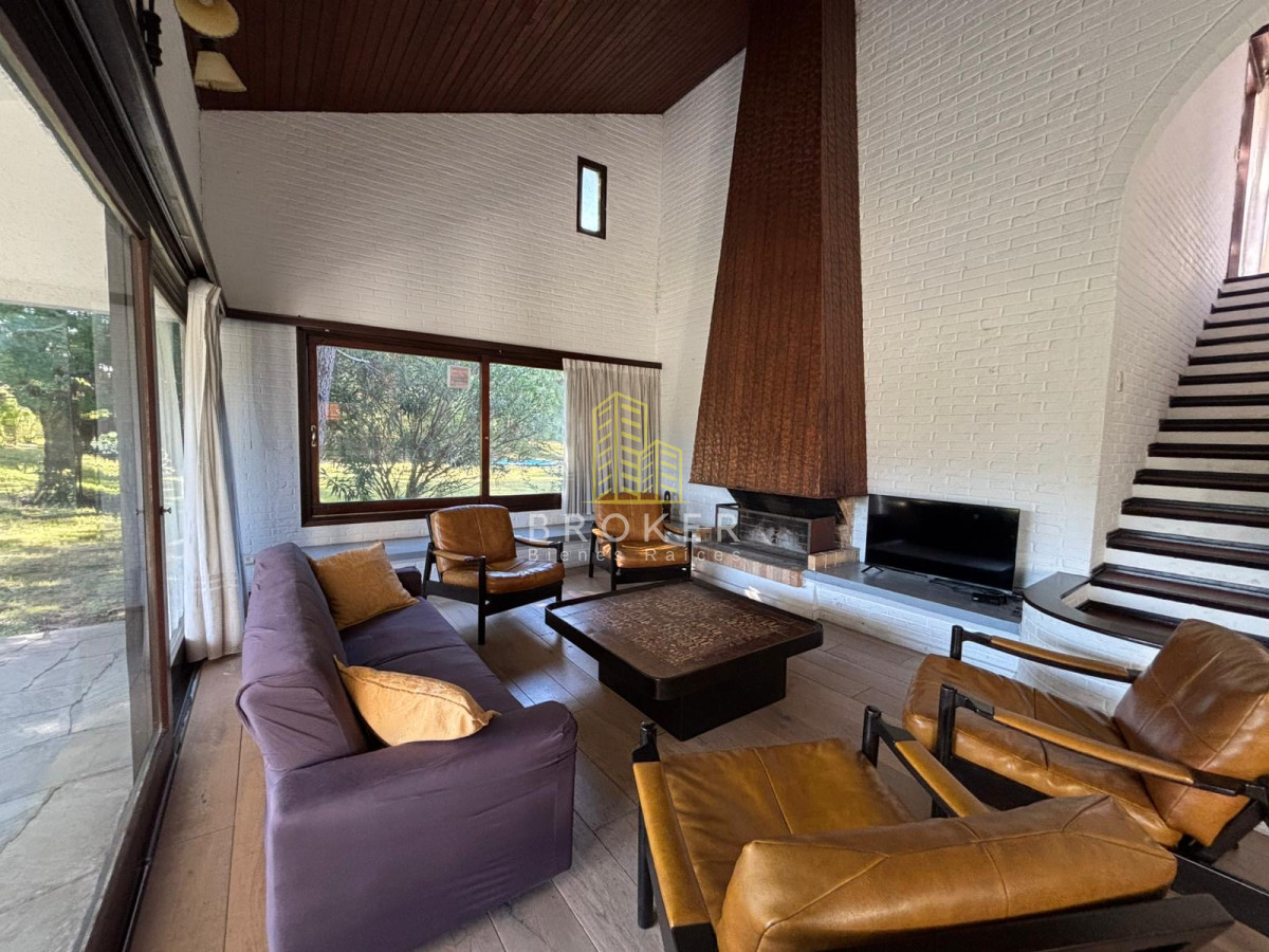 Casa ID.8747/Alquiler_anual_casa_en_zona_Playa_Mansa - Alquiler anual casa en zona Playa Mansa