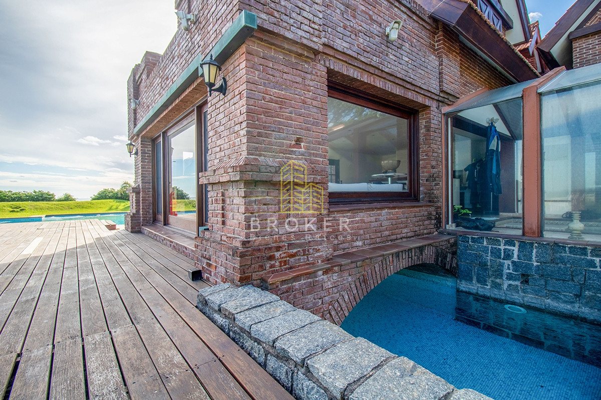 Casa ID.37/Venta_Mansión_frente_al_mar_en_Punta_Del_Este_Playa_Mansa - Venta Mansión frente al mar en Punta Del Este Playa Mansa