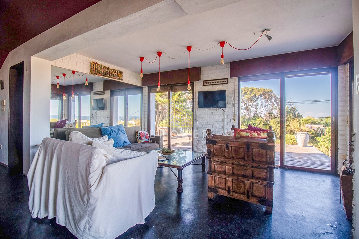Casa ID.1099/Venta_de_casa_de_4_dormitorios_mas_dependencia_en_el_Chorro._._Punta_del_Este,_Uruguay. - Venta de casa de 4 dormitorios mas dependencia en el Chorro. . Punta del Este, Uruguay.