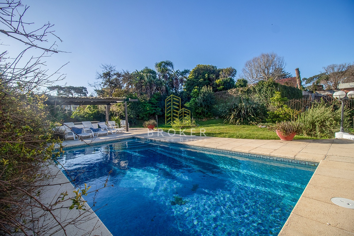 Casa ID.571/Venta_de_Casa_4_dormitorio_Playa_Mansa - Venta de Casa 4 dormitorio con Piscina Climatizada Playa Mansa. . Punta del Este, Uruguay.