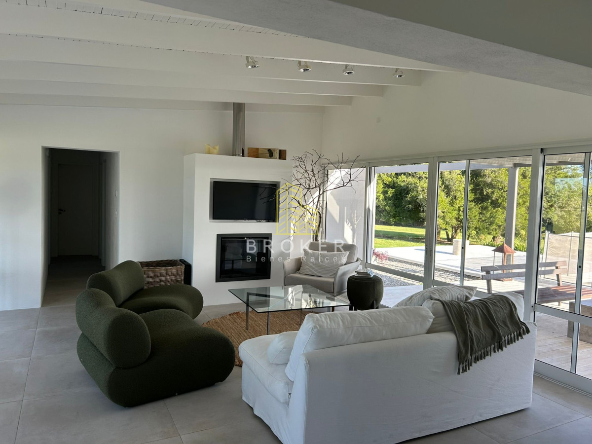 Casa ID.8996/Alquiler_de_casa_en_El_Quijote_barrio_privado_La_Barra - Alquiler de casa en El Quijote barrio privado La Barra