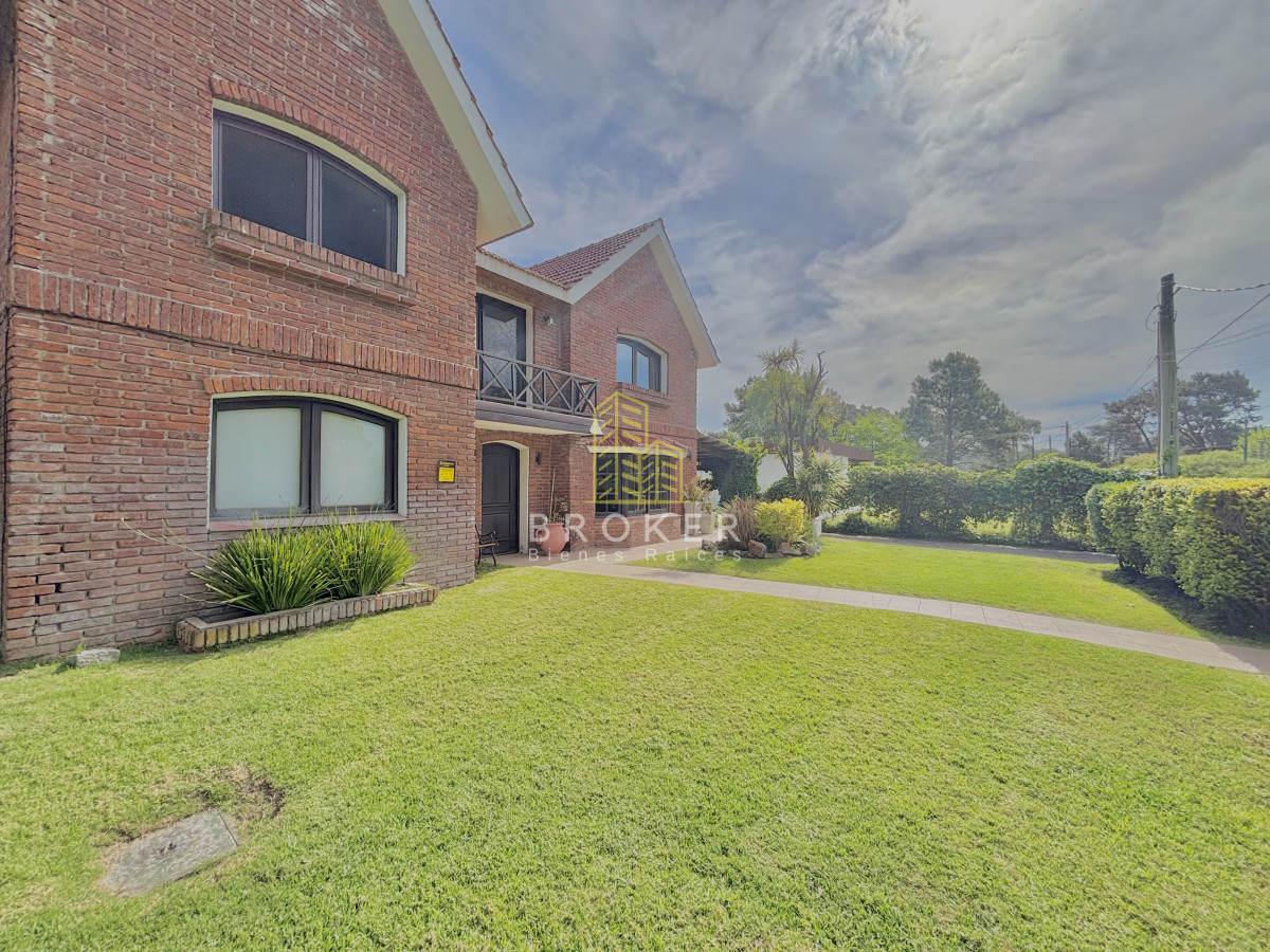 Casa ID.9439/Venta_Casas_Punta_del_Este_5_dormitorios_y_piscina_Jardines_de_Cordoba - Venta Casas Punta del Este 5 dormitorios y piscina Jardines de Cordoba