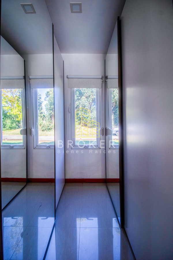 Casa ID.1833/Oportunidad_casa_en_venta_tres_dormitorios_en_Marly._Punta_del_Este,_Uruguay. - Venta Casa Punta del Este tres dormitorios piscina nueva! Zona Marly!