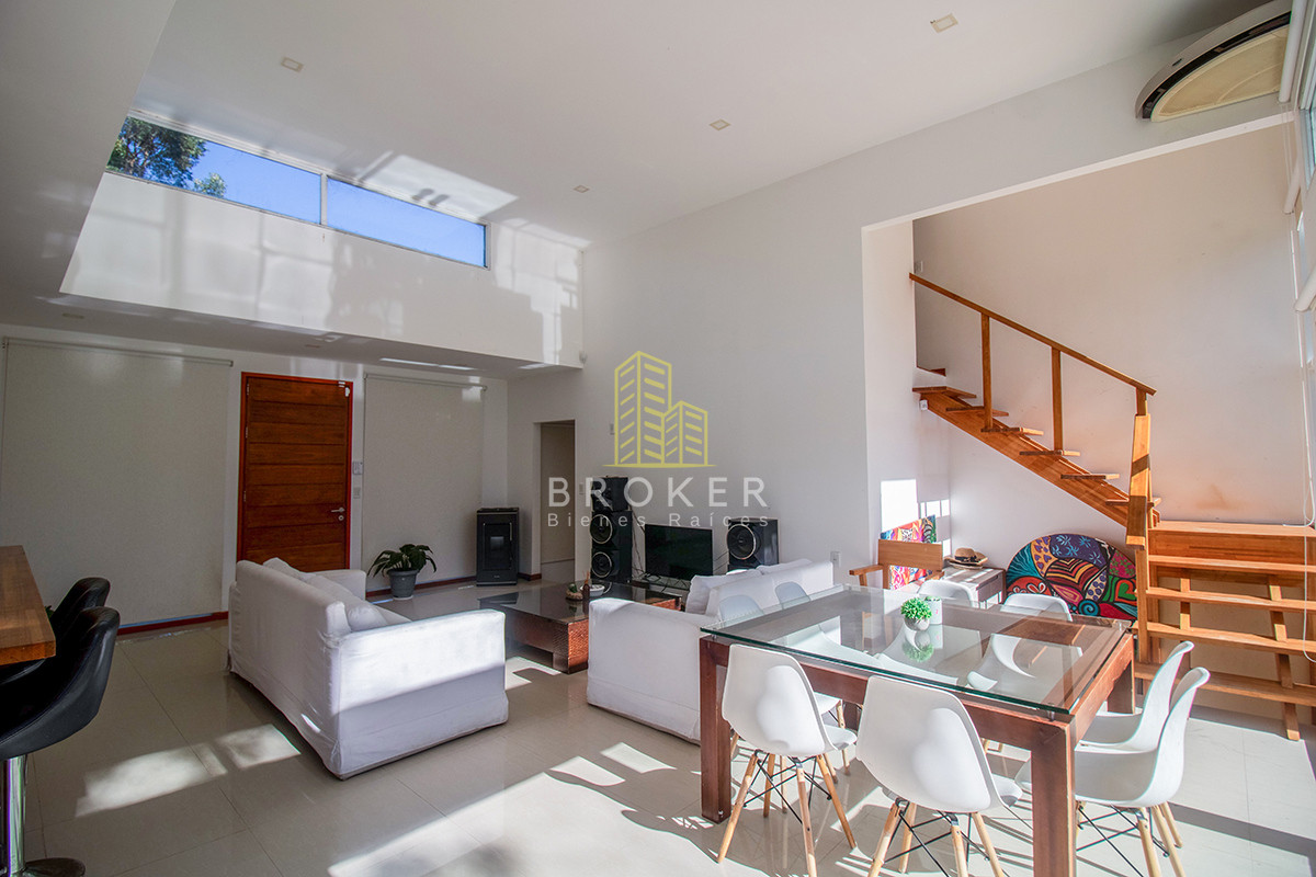 Casa ID.1833/Oportunidad_casa_en_venta_tres_dormitorios_en_Marly._Punta_del_Este,_Uruguay. - Venta Casa Punta del Este tres dormitorios piscina nueva! Zona Marly!