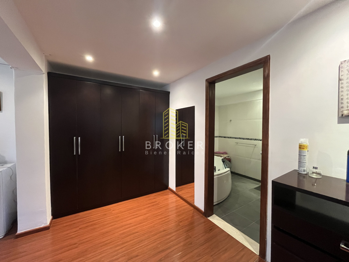 Casa ID.2451/Venta_Casa_de_6_dormitorios_Punta_del_Este_Playa_Mansa_con_Piscina_y_Parrillero_Punta_del_Este_Maldonado_ - Venta Casa de 6 dormitorios Punta del Este Playa Mansa con Piscina y Parrillero Punta del Este Maldonado 