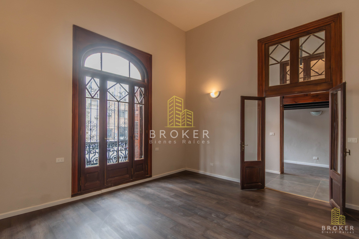 Casa ID.9363/Venta_Casa_Centro_4_dormitorios_reciclada! - Venta Casa Centro 4 dormitorios reciclada!