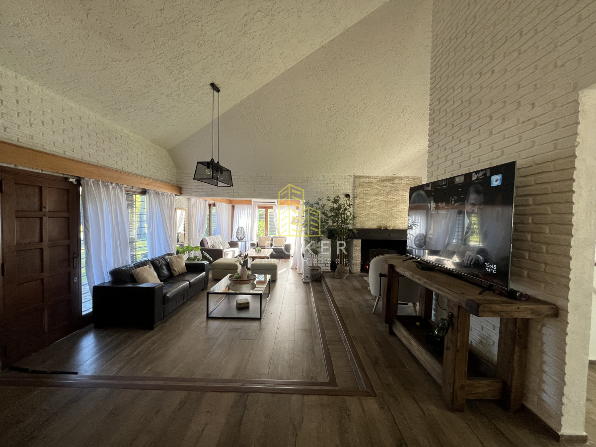 Casa ID.9252/Venta_Casa_Punta_del_Este_4_dormitorios_en_Barrio_Marly_Punta_del_Este_con_piscina_ - Venta Casa Punta del Este 4 dormitorios en Barrio Marly Punta del Este con piscina 