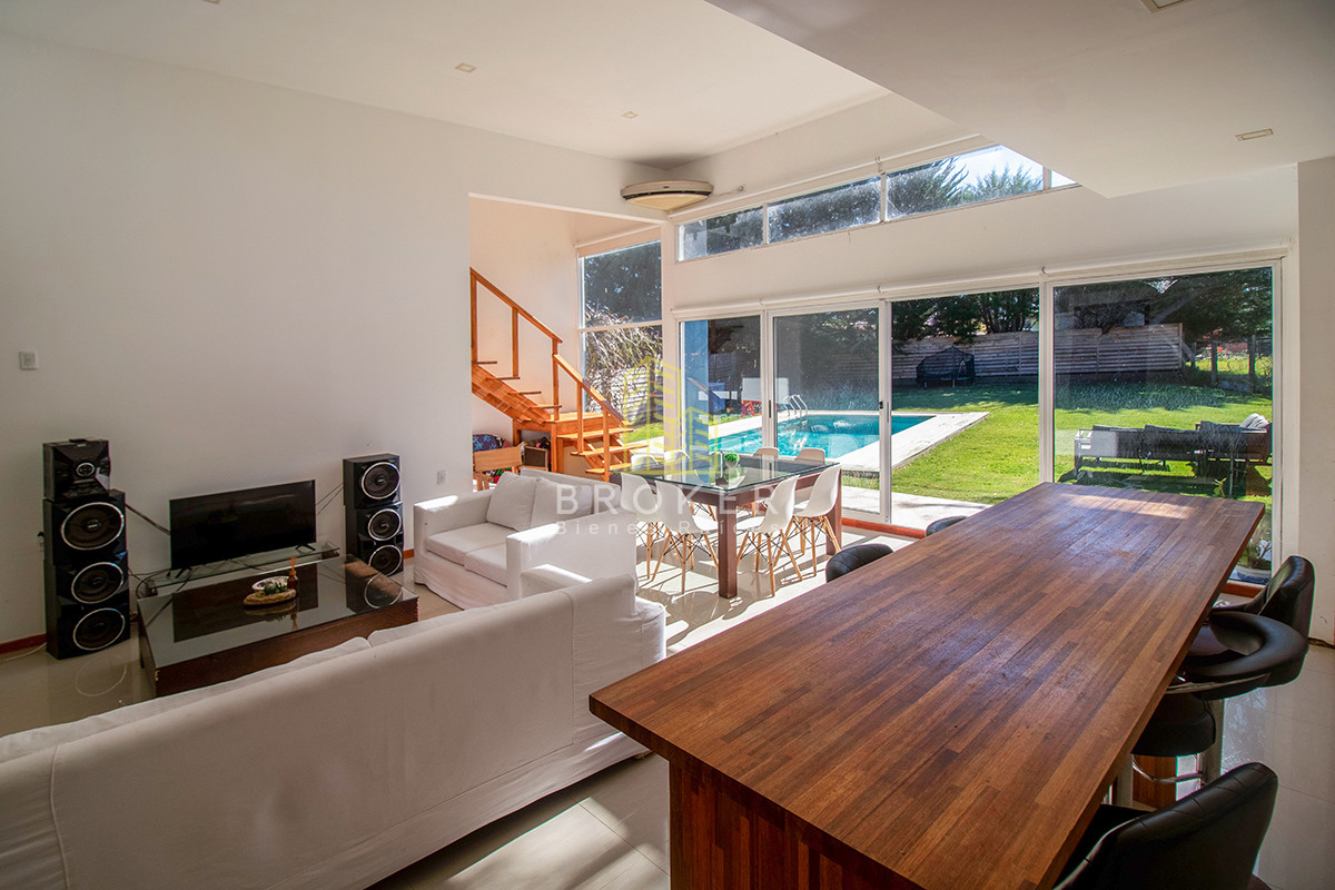 Casa ID.1833/Oportunidad_casa_en_venta_tres_dormitorios_en_Marly._Punta_del_Este,_Uruguay. - Venta Casa Punta del Este tres dormitorios piscina nueva! Zona Marly!